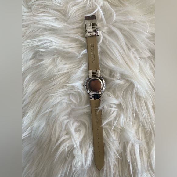 ✨Burberry rare diamond watch ✨genuine leather - Picture 8 of 9